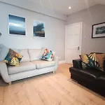 Argyle House, 10 Minute Walk From City Centre