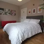 Argyle House, 10 Minute Walk From City Centre