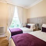 Bishop\'S Gate Hotel
