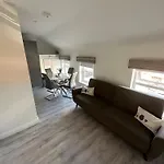 Westland Suites - Stylish, Modern, Elegant, Central Apartments A