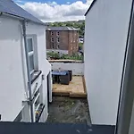 2 Bedroom, City Centre Town House With Jacuzzi Tub
