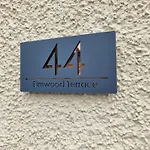 Derry Wall\'S Suite