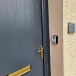 Derry Wall\'S Suite