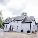 City Of Derry Farmhouse Country Retreat