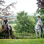 City Of Derry Farmhouse Country Retreat