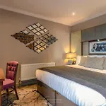 City Hotel