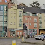 12 Victoria Court Apartment