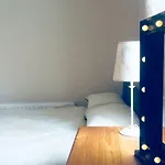 2 Abercorn Place -5 Minute Walk To City Centre - Accommodation On Quiet Street.