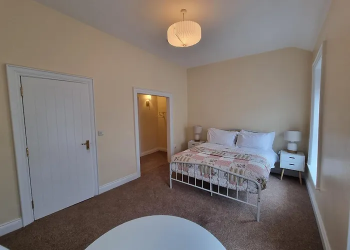 Derry Wall\'S Suite