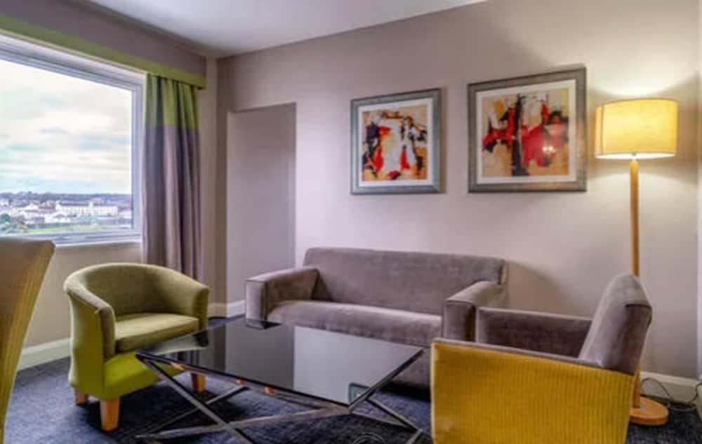 City Hotel