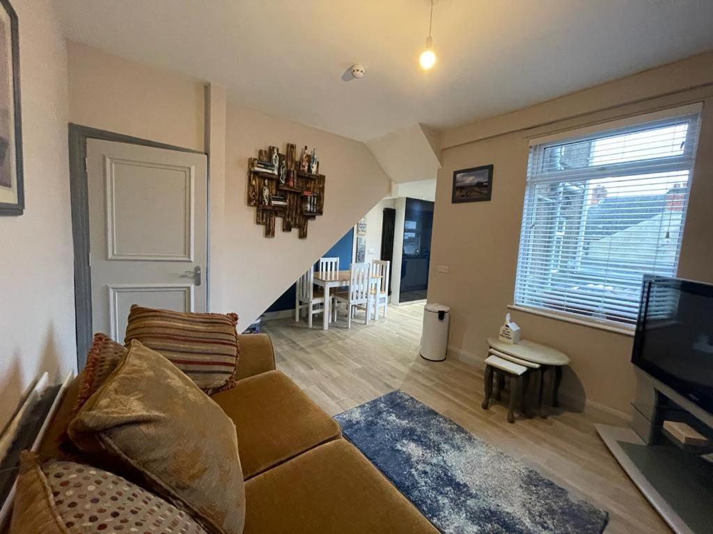 The Corner House. City. 3 Bed, Sleeps 6. *