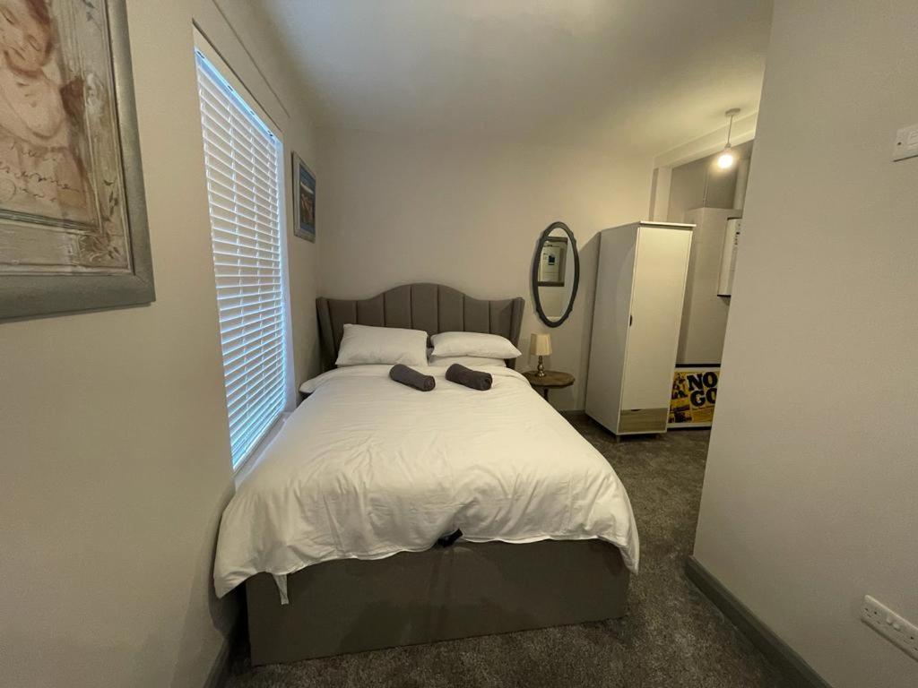 The Corner House. City. 3 Bed, Sleeps 6. Holiday home