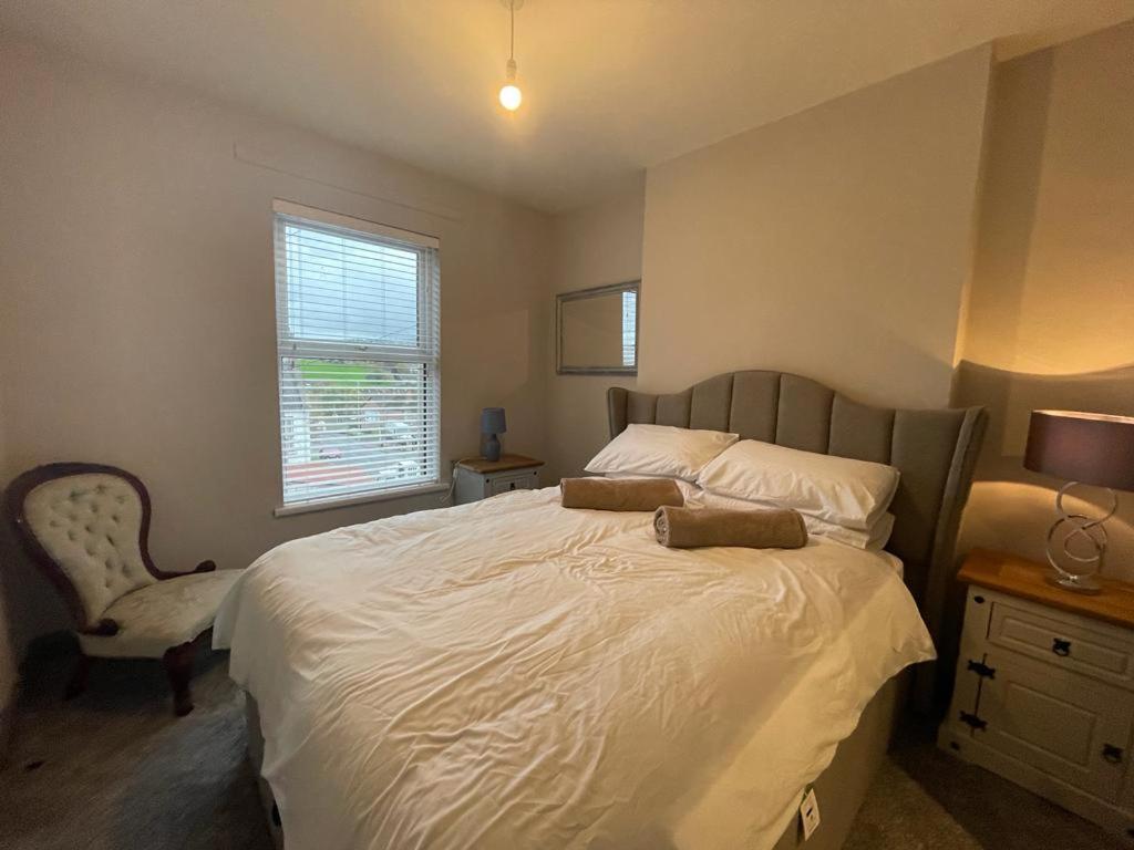 The Corner House. City. 3 Bed, Sleeps 6. Holiday home