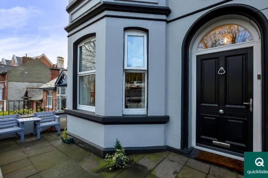 No 8, Lawrence Hill