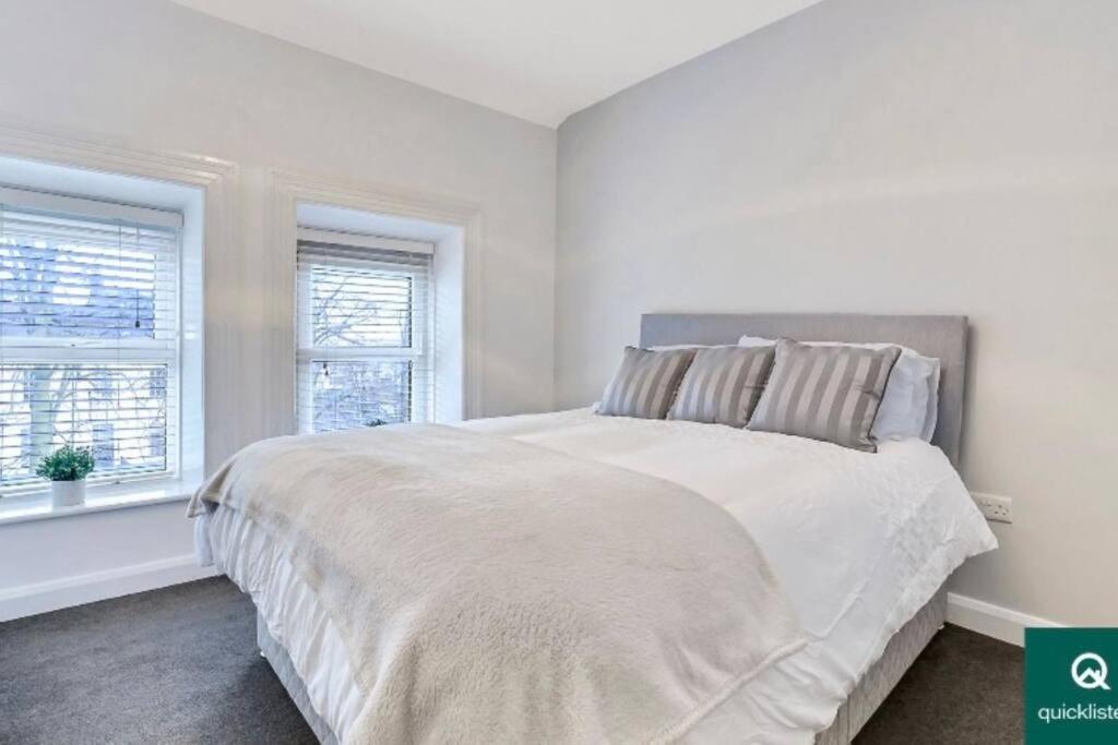 No 8, Lawrence Hill * Londonderry