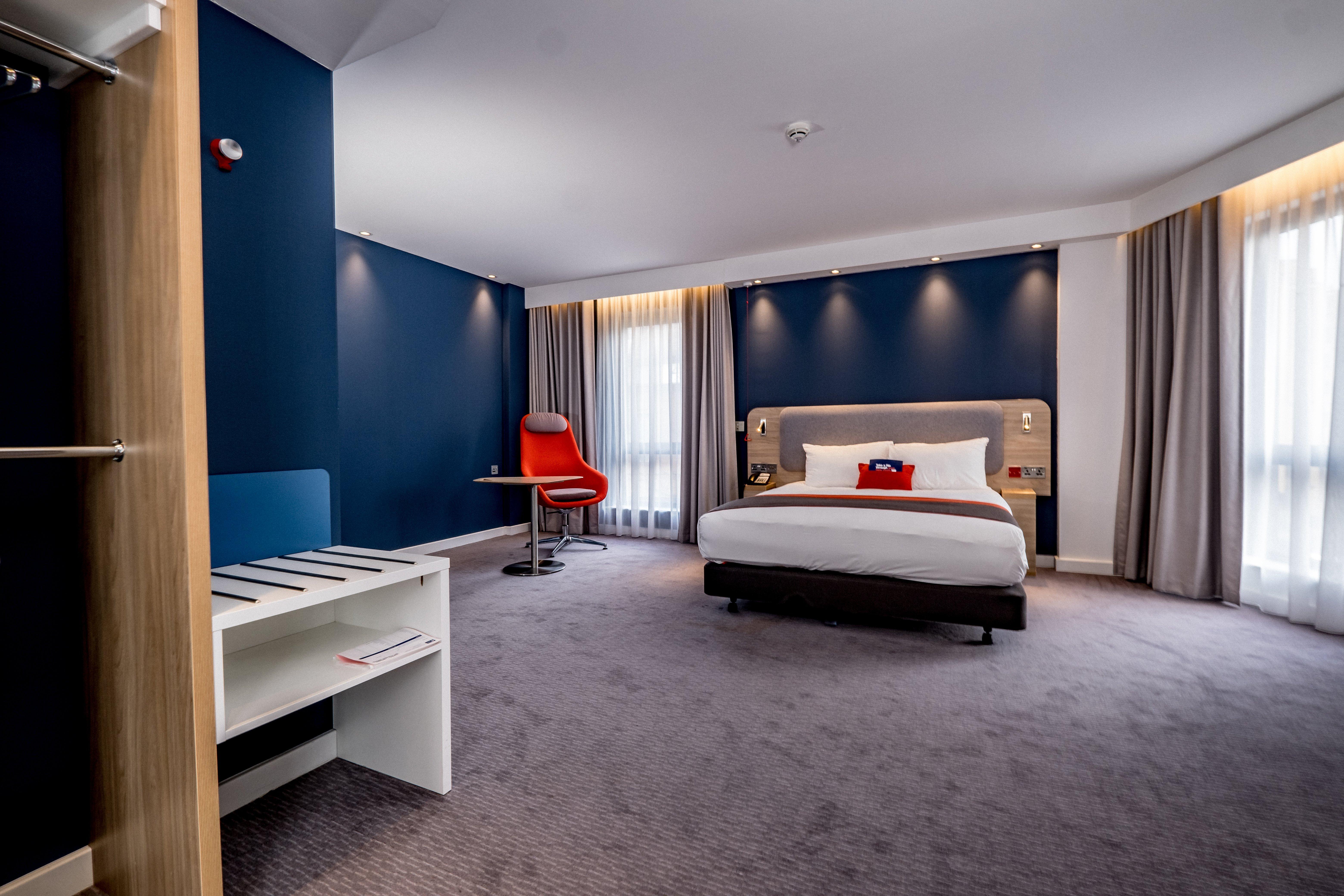 Express - - By Ihg 3*