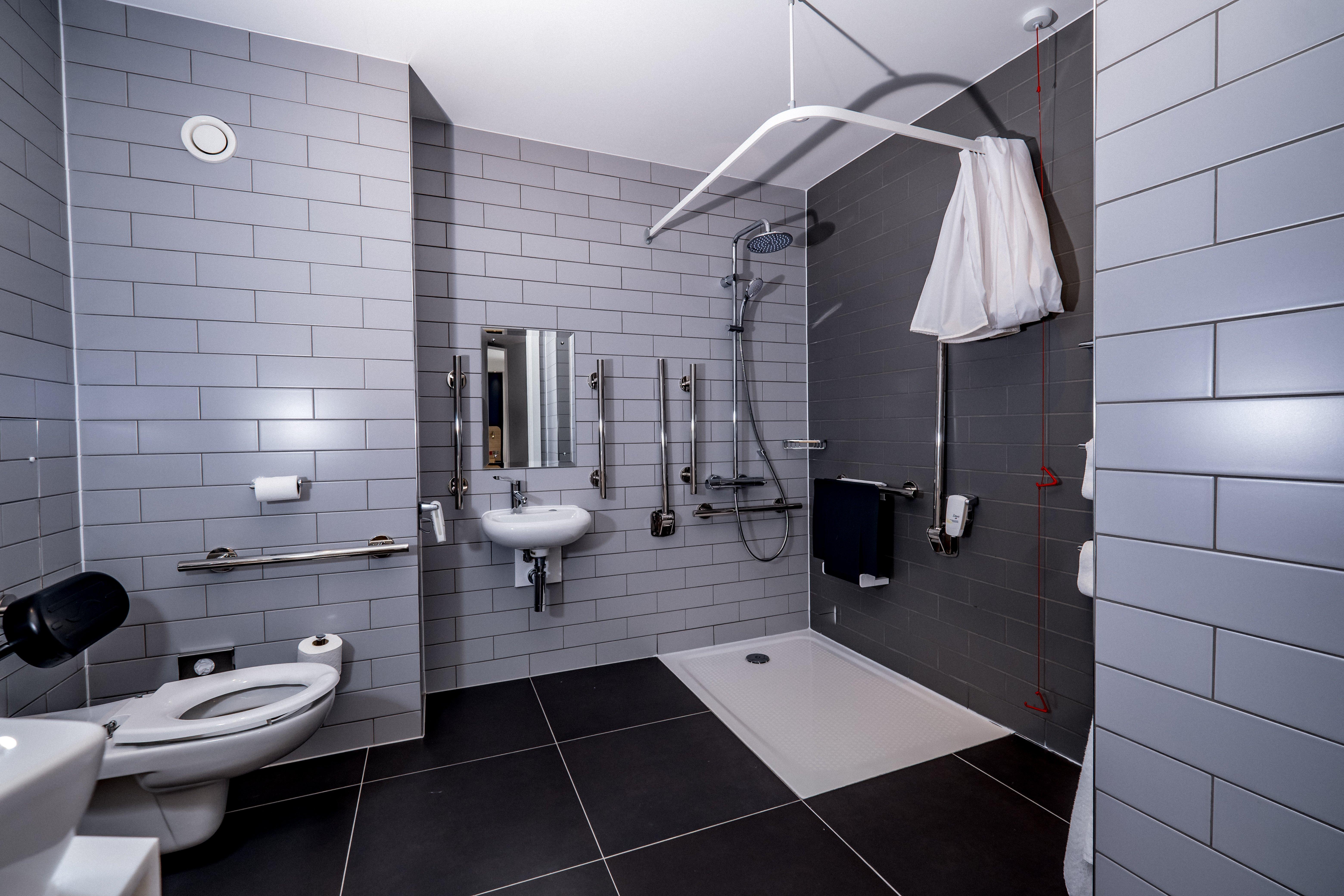 Express - - By Ihg 3*