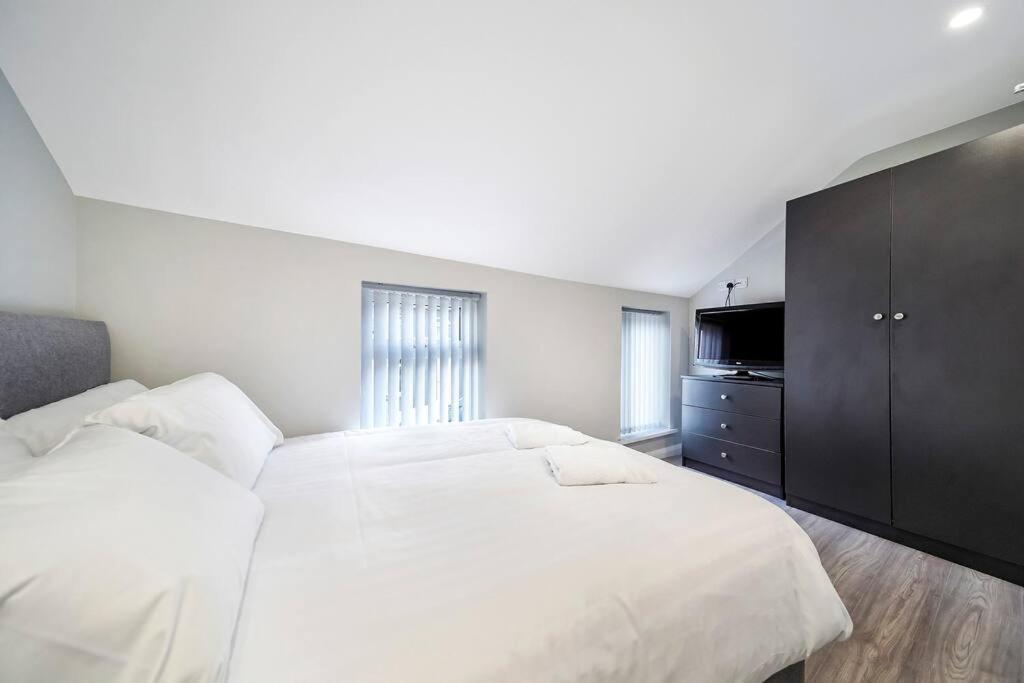 Hilltop View 'sleeping 5 Guests' Villa Londonderry