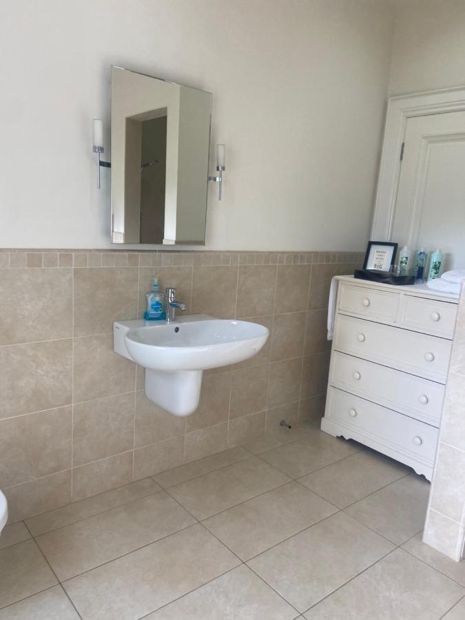 Redgate House 3*