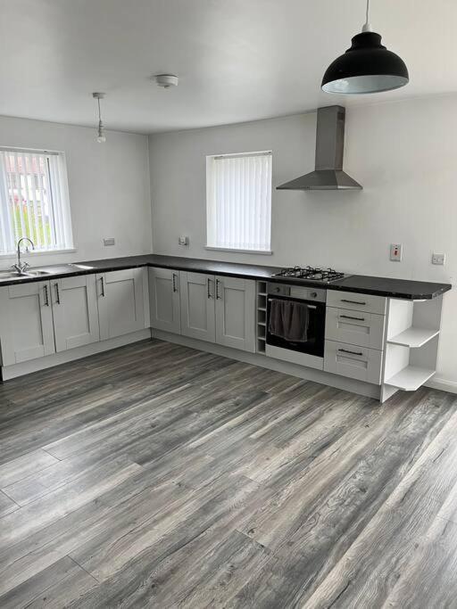 Apartment Conveniently Located, Close To And Quiet Area Londonderry