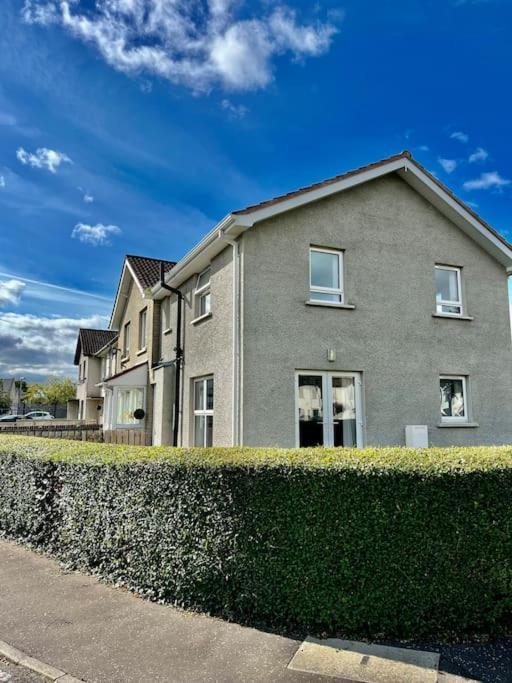 Apartment Conveniently Located, Close To And Quiet Area *