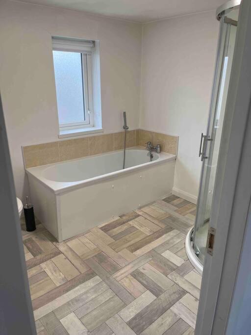 Conveniently Located, Close To And Quiet Area *