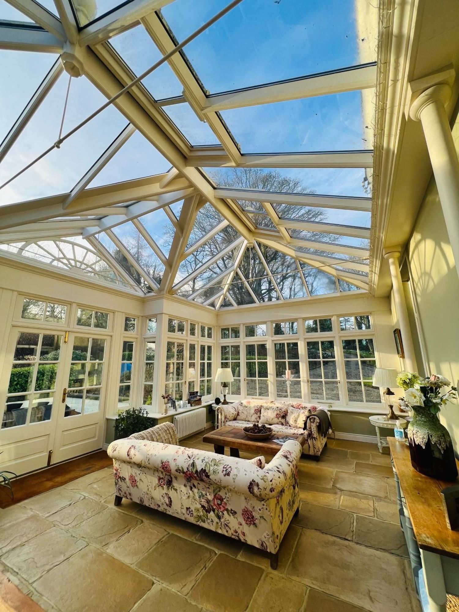 Larchmount House Bed & Breakfast