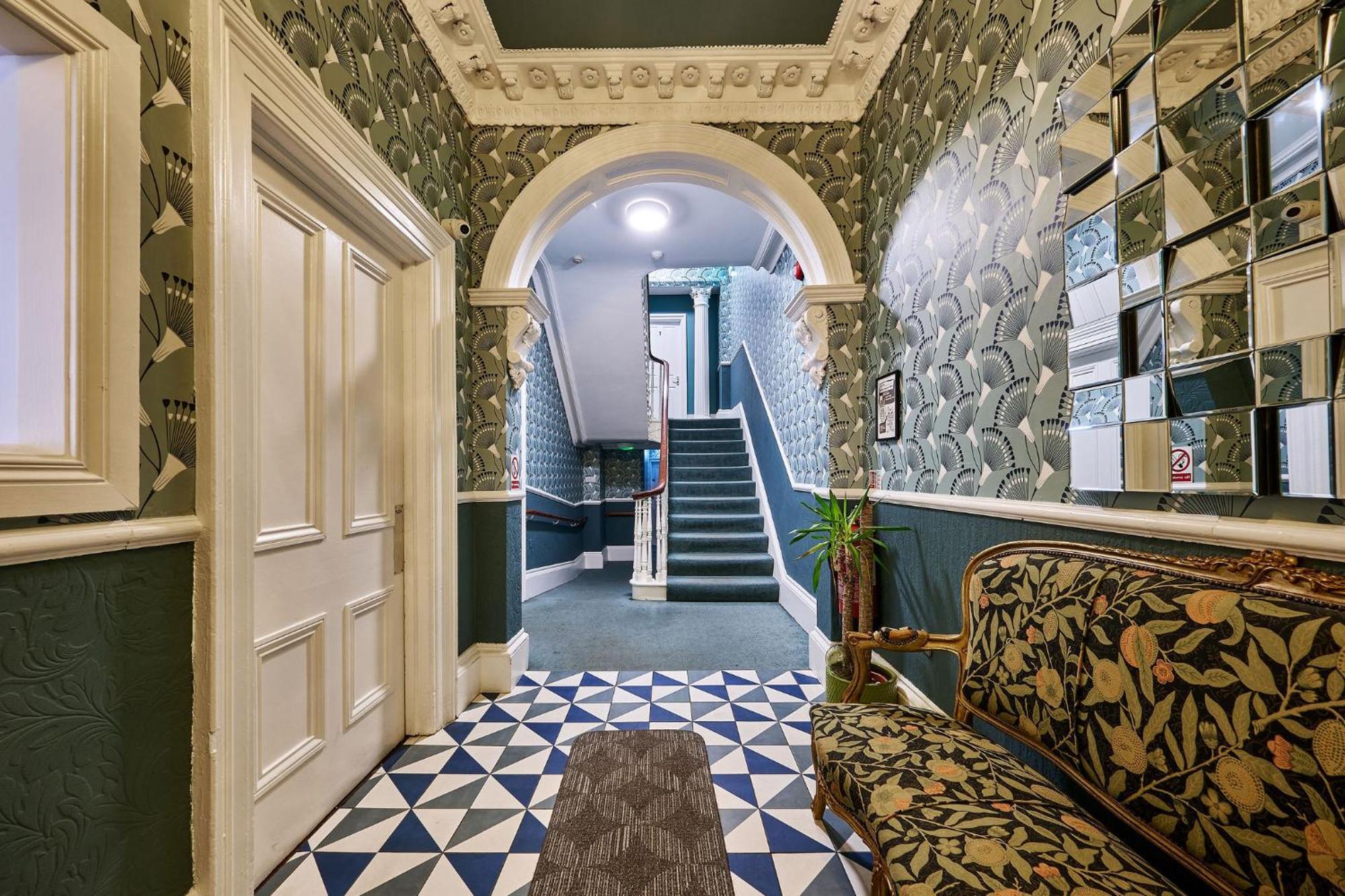 Guest house 22 The Square Londonderry
