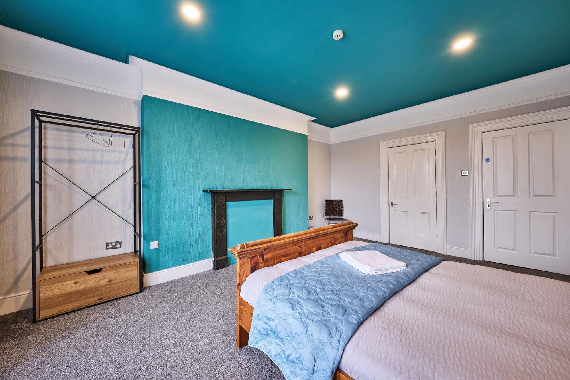 22 The Square Guest house Londonderry