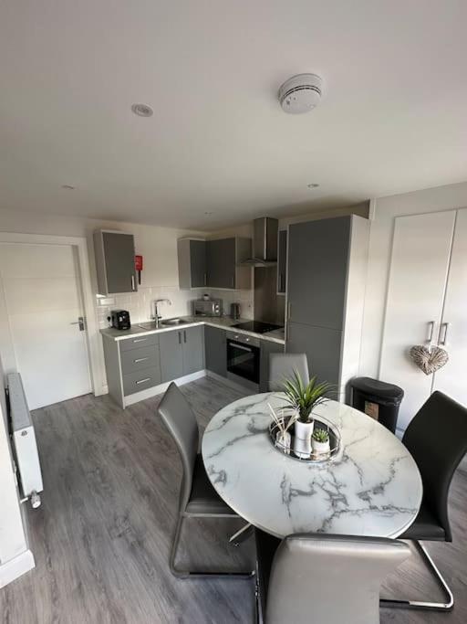 Westland - Stylish, Modern, Elegant, Apartment Londonderry