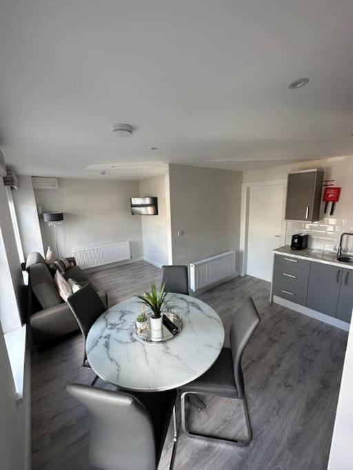 Westland - Stylish, Modern, Elegant, Apartment Londonderry