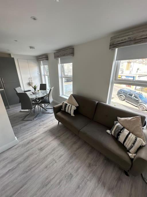 Westland - Stylish, Modern, Elegant, Apartment