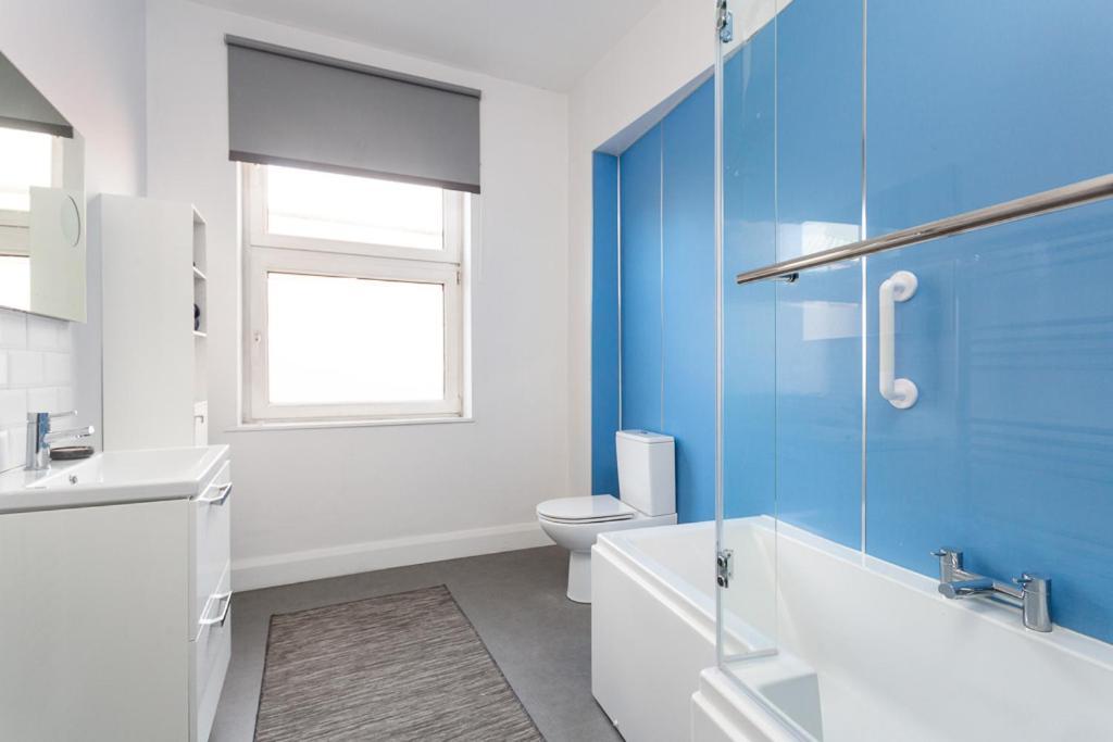 Walled City Apartment *