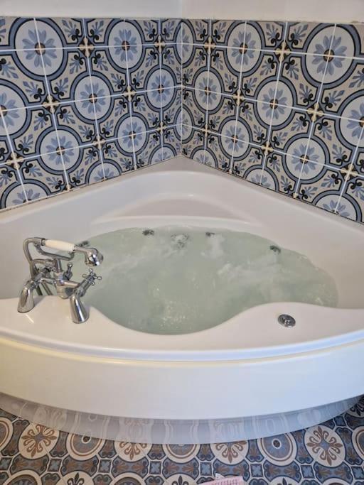 2 Bedroom, Centre Town House With Jacuzzi Tub Holiday home