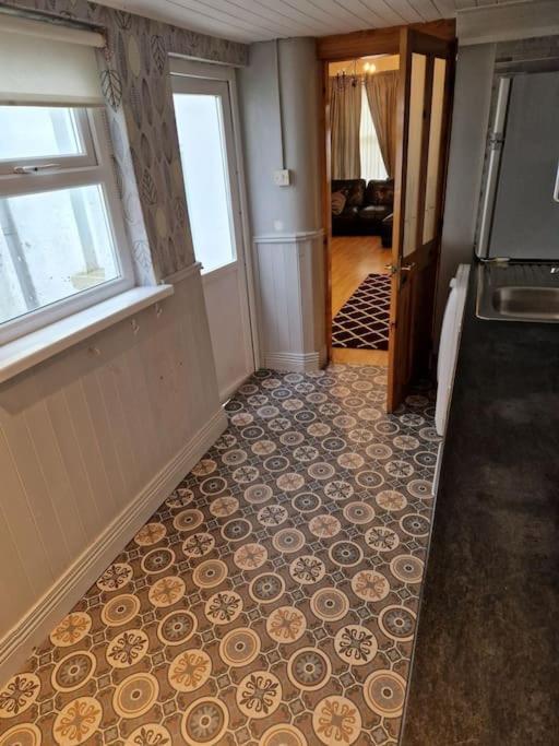 Holiday home 2 Bedroom, Centre Town House With Jacuzzi Tub