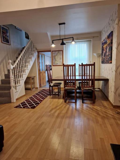 2 Bedroom, Centre Town House With Jacuzzi Tub *