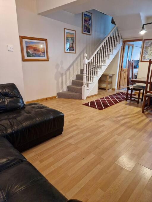 2 Bedroom, Centre Town House With Jacuzzi Tub