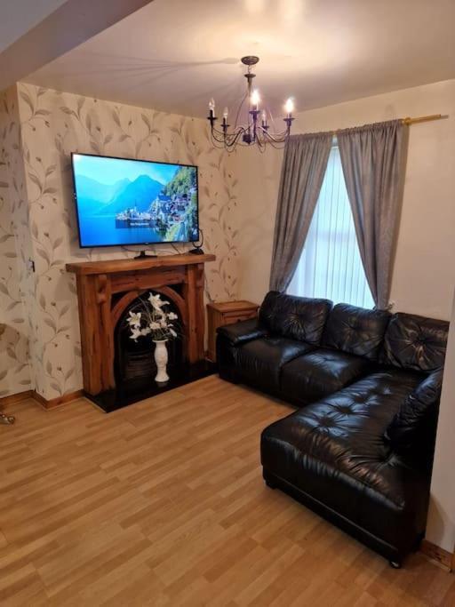 2 Bedroom, Centre Town House With Jacuzzi Tub Holiday home Londonderry