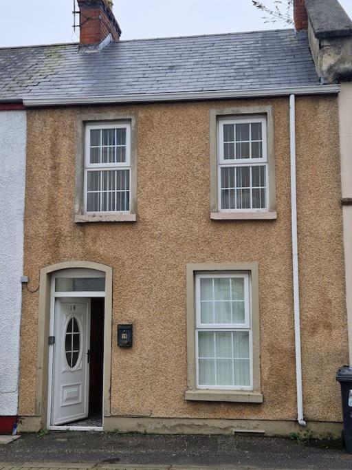 Holiday home 2 Bedroom, Centre Town House With Jacuzzi Tub Londonderry