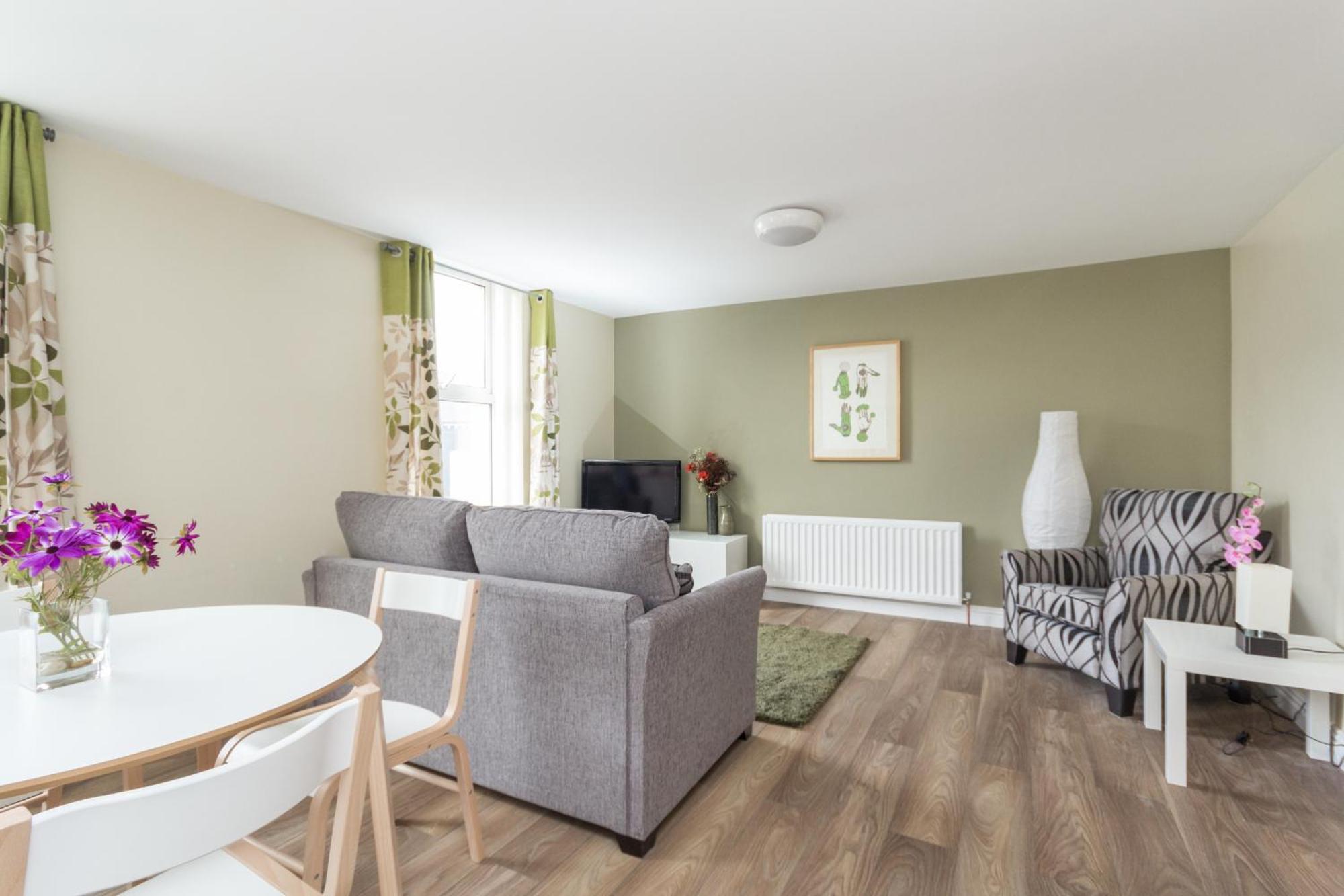 Walled City Apartment *