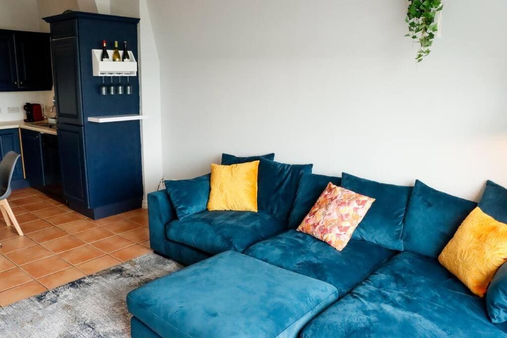 Penthouse With River Views: 2bd Heritage Gem Apartment *