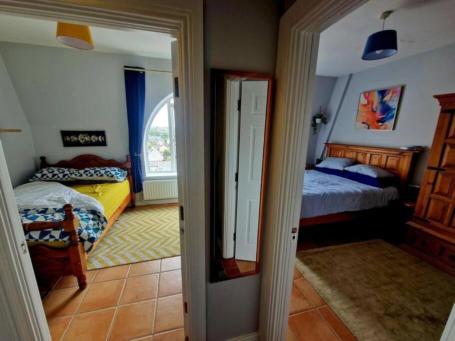 Apartment Penthouse With River Views: 2bd Heritage Gem *