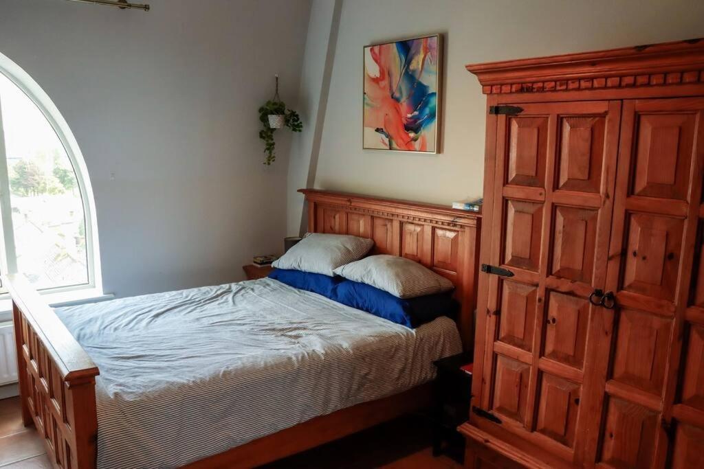 Penthouse With River Views: 2bd Heritage Gem Londonderry