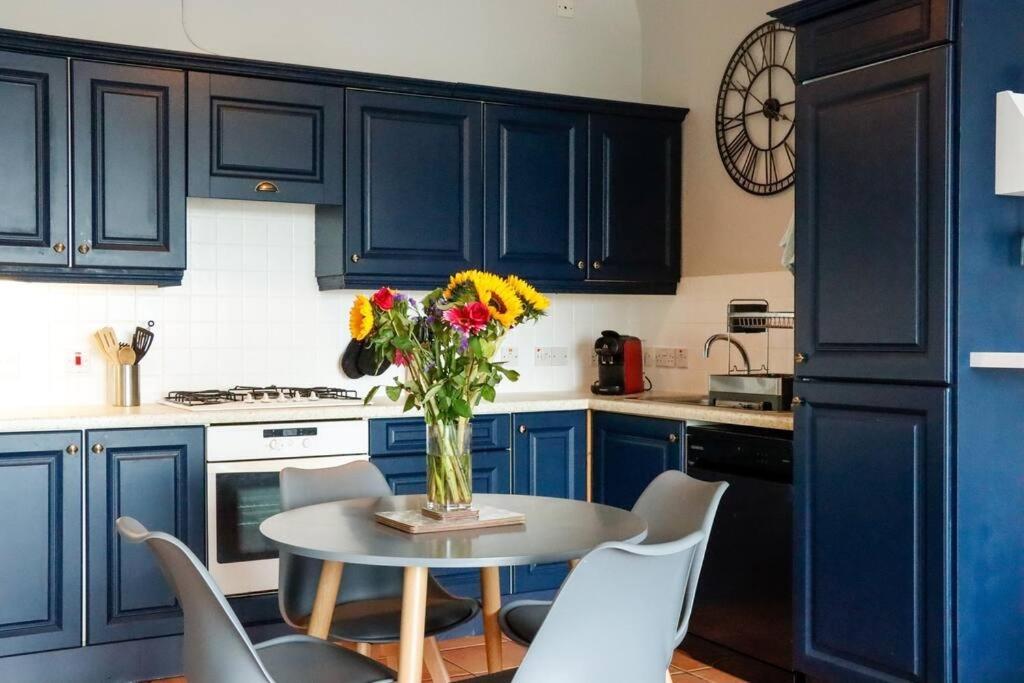 Penthouse With River Views: 2bd Heritage Gem Apartment *