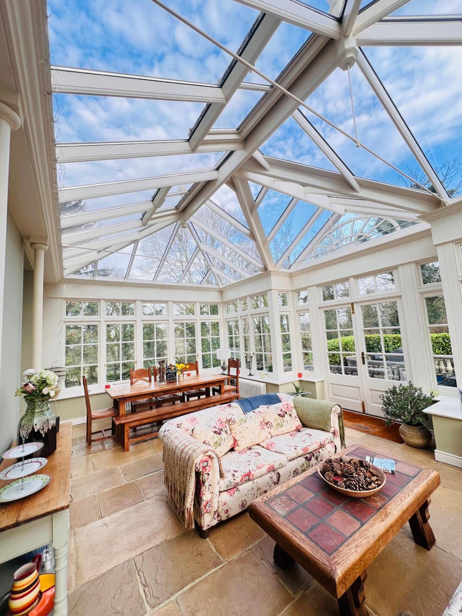 Larchmount House Bed & Breakfast