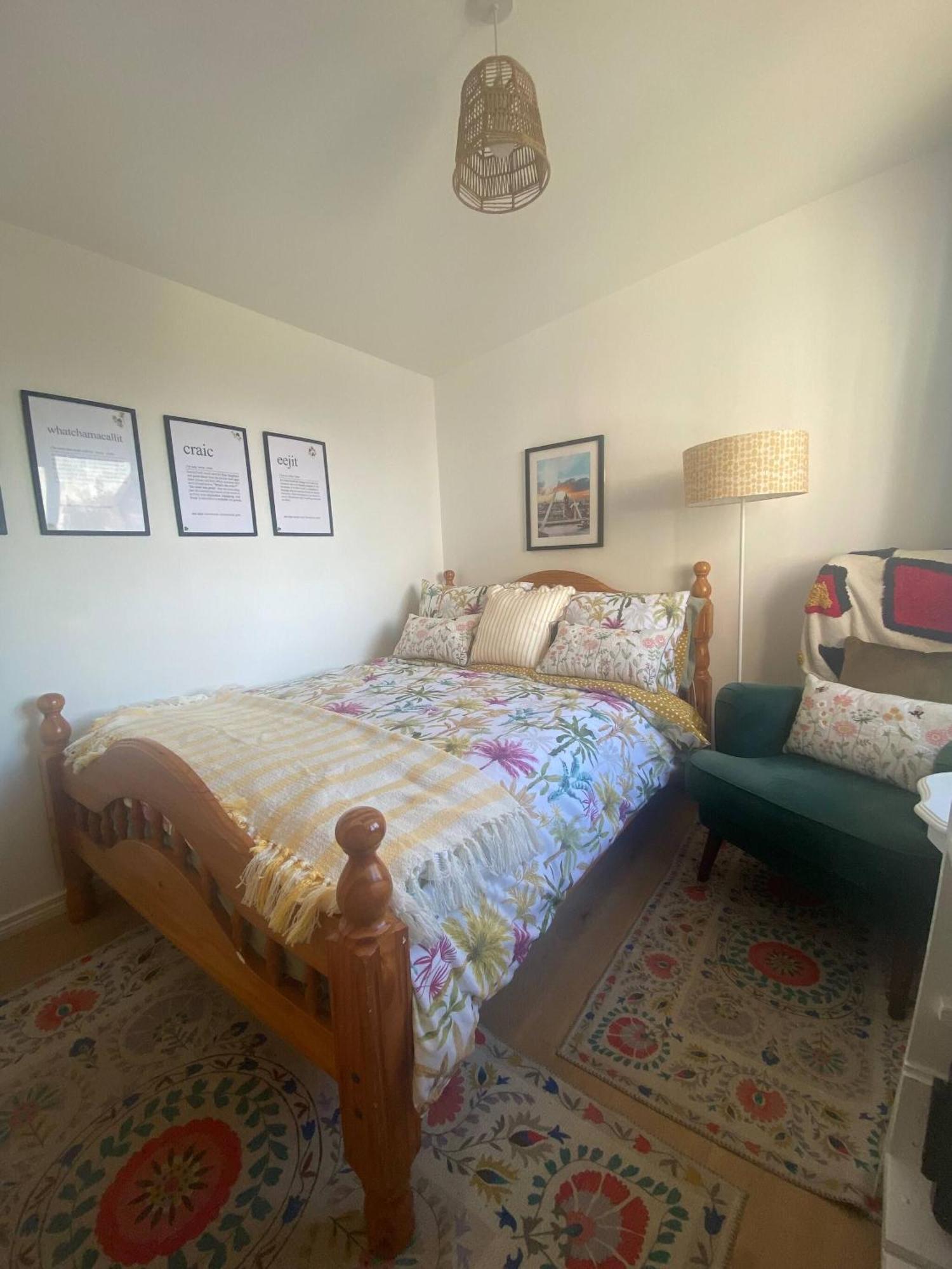 R And B Warm And Cosy * Londonderry