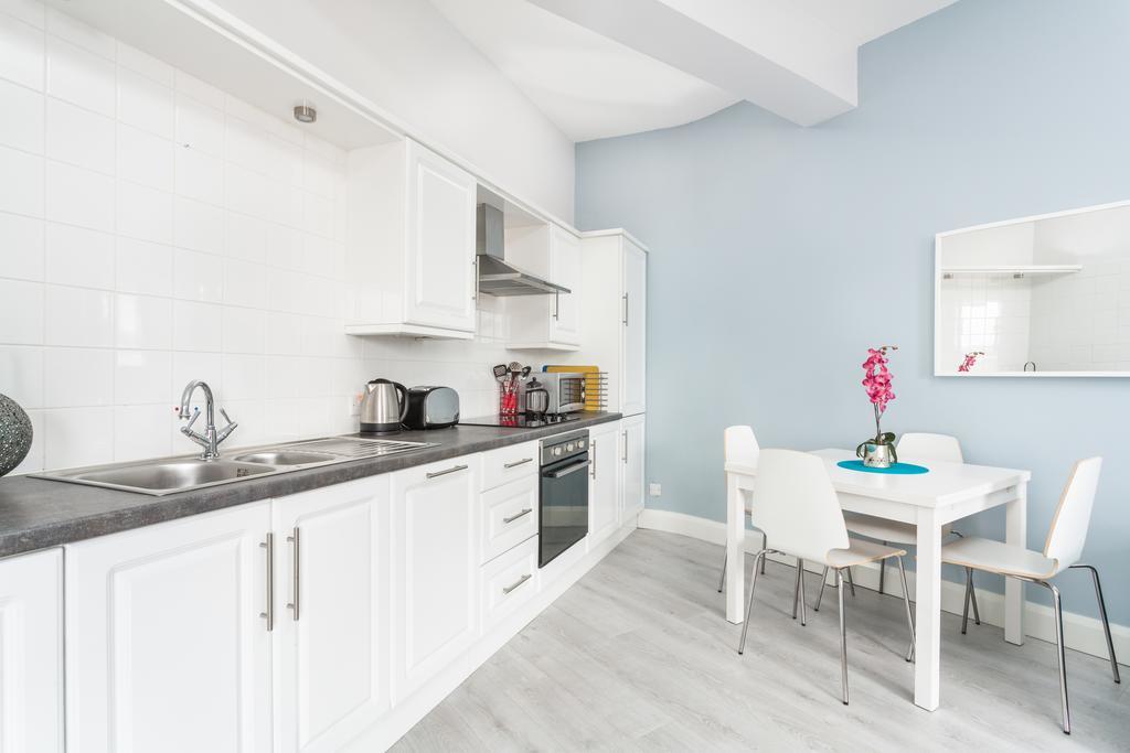 Walled City Apartment *