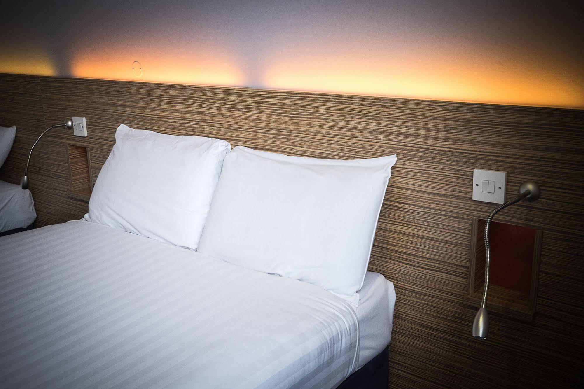 Travelodge Hotel 3*