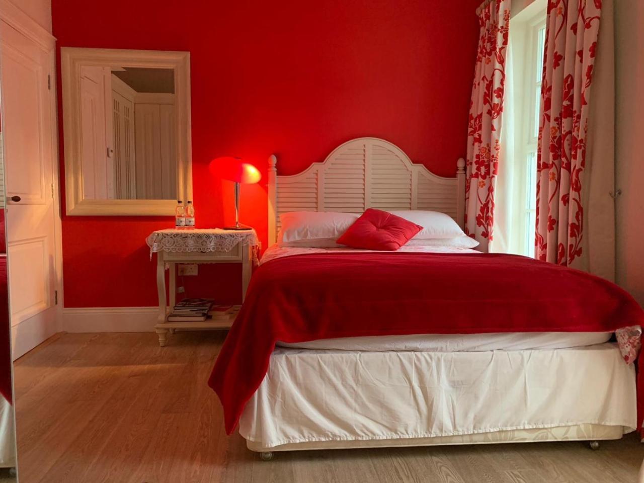 Redgate House 3*