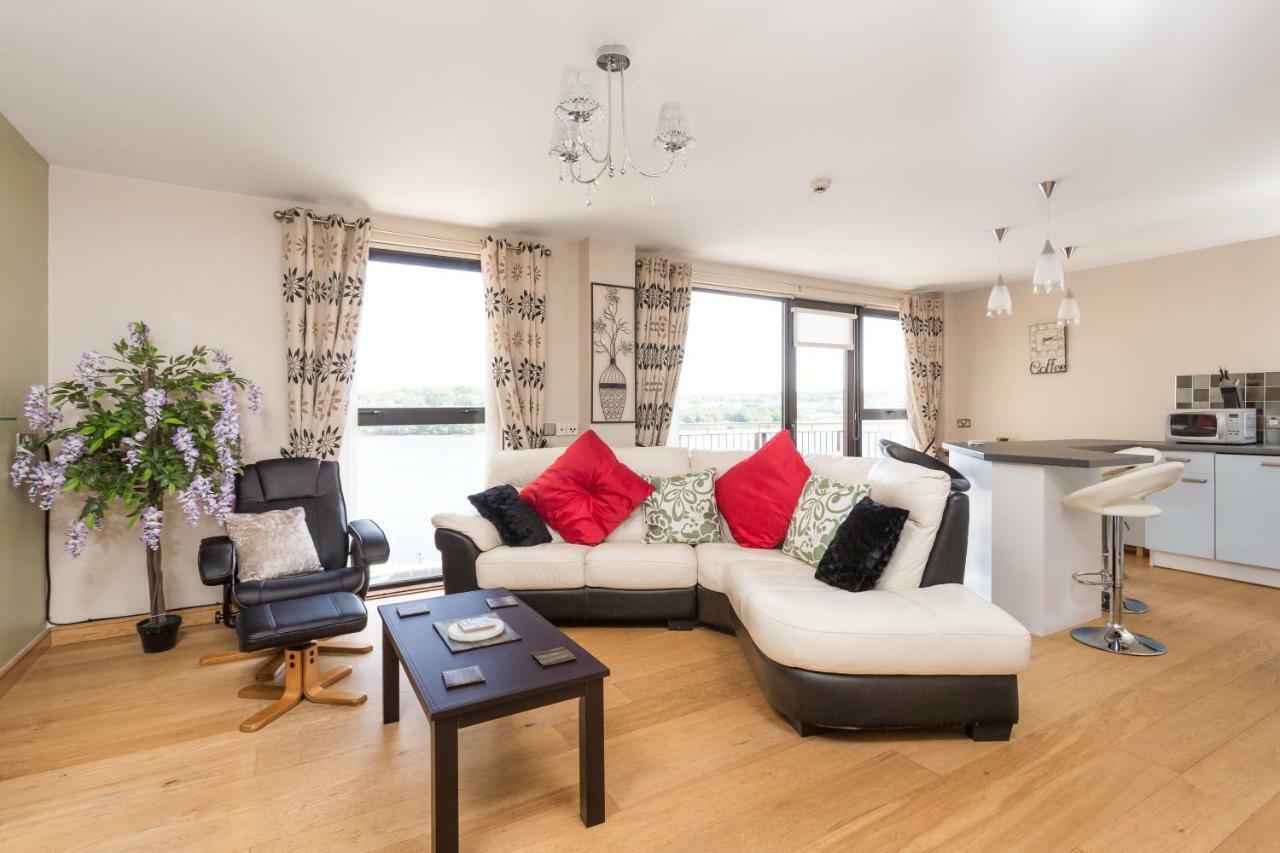 Stunning River View Apartment Londonderry
